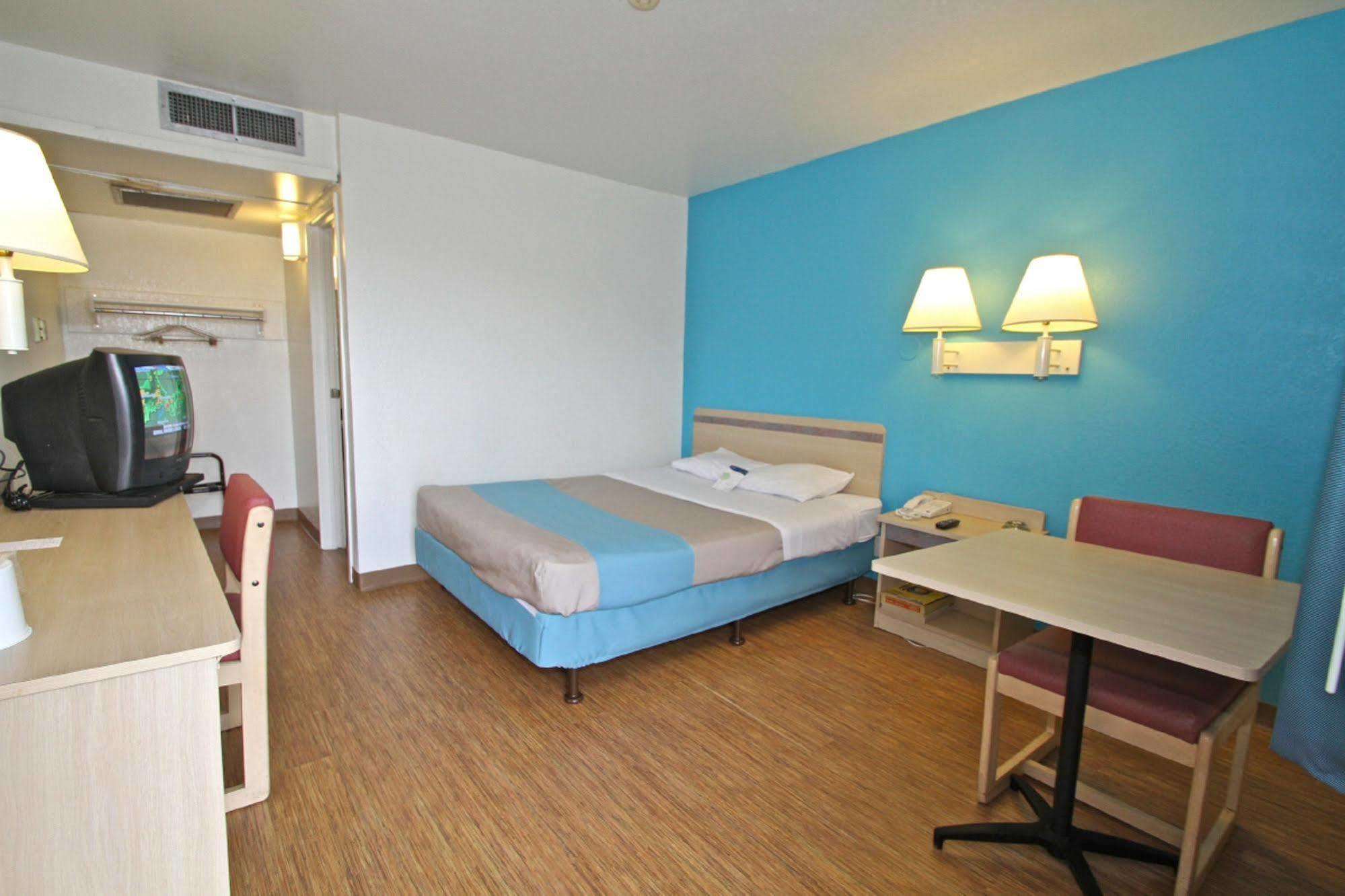 Motel 6-Sandston, Va - Richmond, Va Екстериор снимка